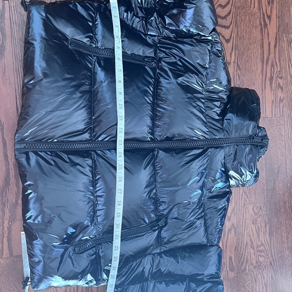 Michael Kors Shiny Black Puffer Jacket
Nylon Ciré Puffer Jacket size small new - Picture 7 of 8